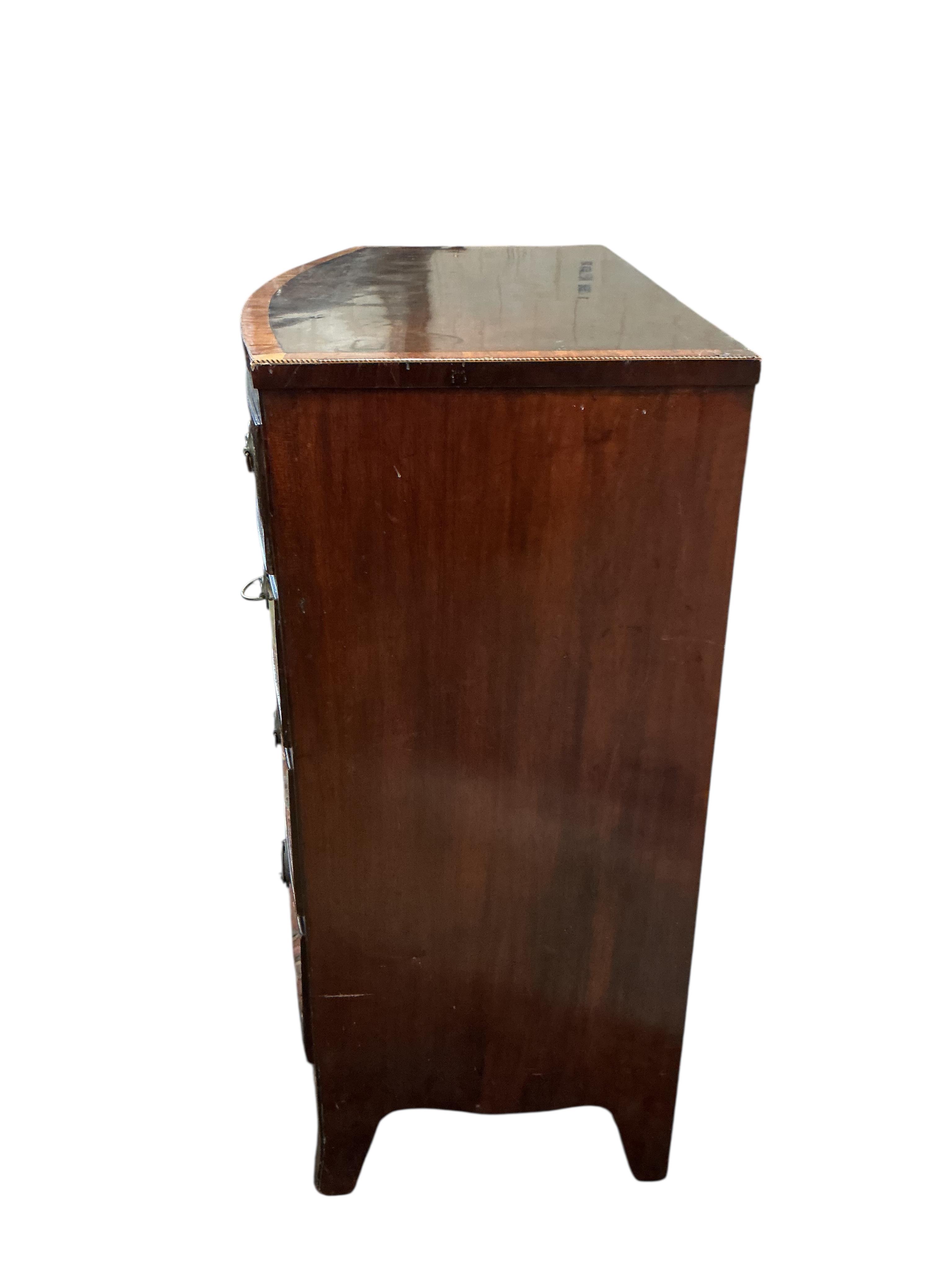 A Regency satinwood banded mahogany bow front chest, width 105cm, depth 51cm, height 102cm